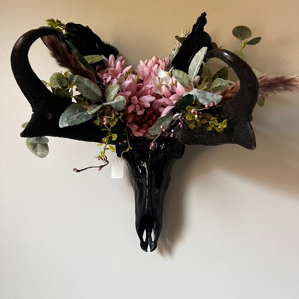 Black Floral Skull Wall Decor Coquette Gothic Western authentic skull 
Beautiful - Picture 8 of 14